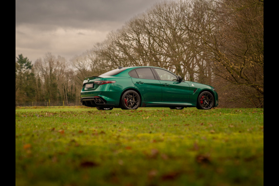 Alfa Romeo Giulia 2.9 V6 Quadrifoglio | Akrapovic | Carbon stoelen | Harman/Kardon | Facelift | Adapt. cruise