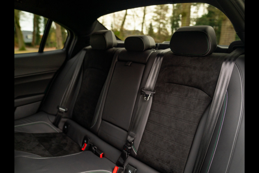 Alfa Romeo Giulia 2.9 V6 Quadrifoglio | Akrapovic | Carbon stoelen | Harman/Kardon | Facelift | Adapt. cruise