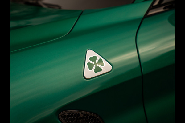 Alfa Romeo Giulia 2.9 V6 Quadrifoglio | Akrapovic | Carbon stoelen | Harman/Kardon | Facelift | Adapt. cruise