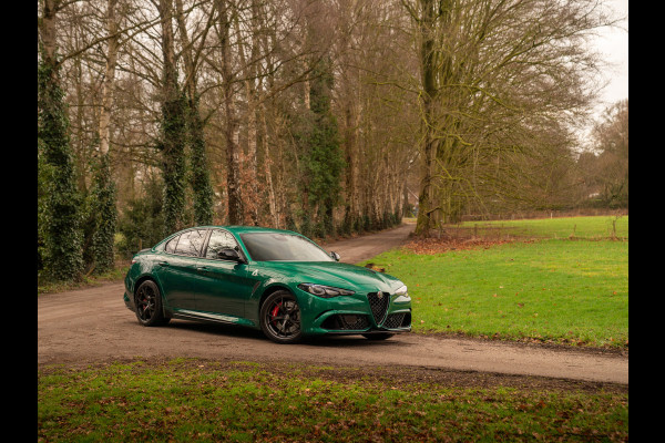 Alfa Romeo Giulia 2.9 V6 Quadrifoglio | Akrapovic | Carbon stoelen | Harman/Kardon | Facelift | Adapt. cruise