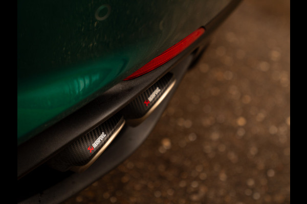 Alfa Romeo Giulia 2.9 V6 Quadrifoglio | Akrapovic | Carbon stoelen | Harman/Kardon | Facelift | Adapt. cruise