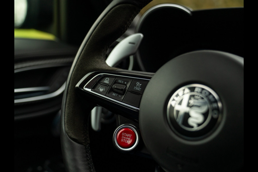 Alfa Romeo Giulia 2.9 V6 Quadrifoglio | Akrapovic | Carbon stoelen | Harman/Kardon | Facelift | Adapt. cruise