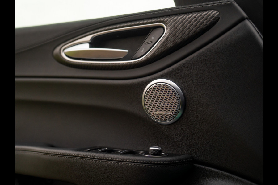 Alfa Romeo Giulia 2.9 V6 Quadrifoglio | Akrapovic | Carbon stoelen | Harman/Kardon | Facelift | Adapt. cruise