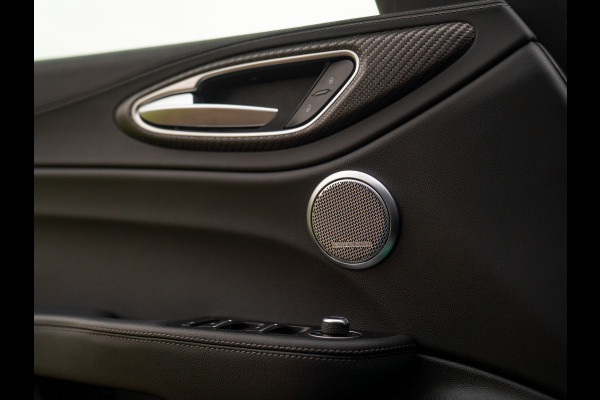 Alfa Romeo Giulia 2.9 V6 Quadrifoglio | Akrapovic | Carbon stoelen | Harman/Kardon | Facelift | Adapt. cruise