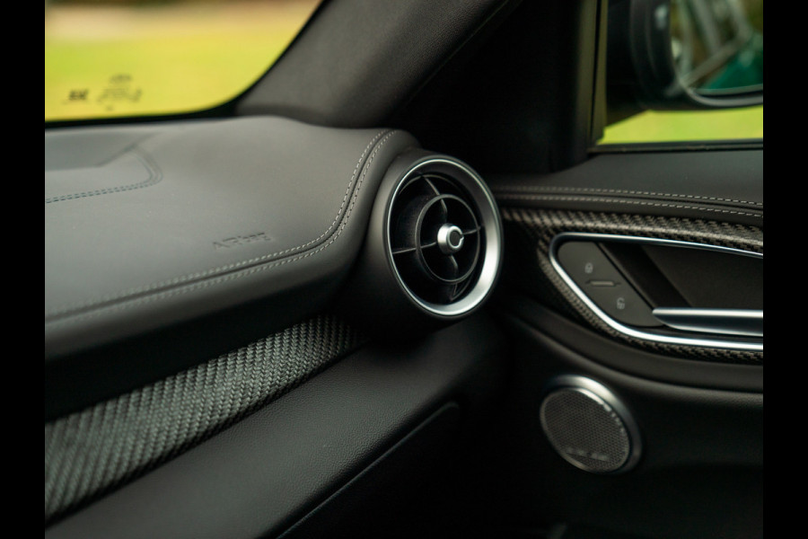 Alfa Romeo Giulia 2.9 V6 Quadrifoglio | Akrapovic | Carbon stoelen | Harman/Kardon | Facelift | Adapt. cruise