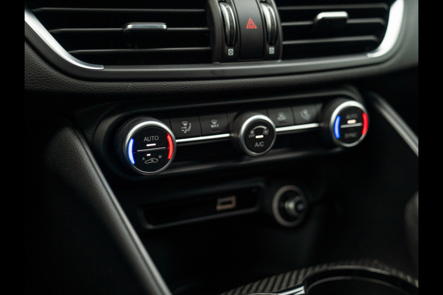 Alfa Romeo Giulia 2.9 V6 Quadrifoglio | Akrapovic | Carbon stoelen | Harman/Kardon | Facelift | Adapt. cruise