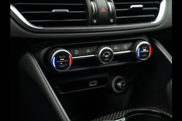 Alfa Romeo Giulia 2.9 V6 Quadrifoglio | Akrapovic | Carbon stoelen | Harman/Kardon | Facelift | Adapt. cruise
