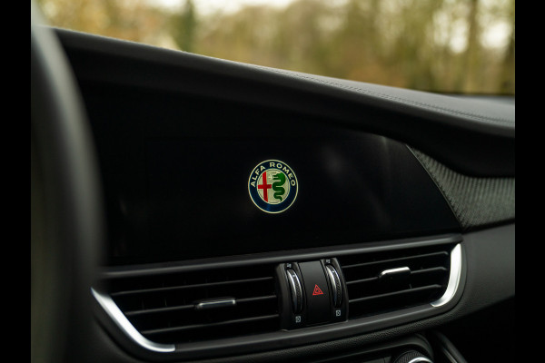 Alfa Romeo Giulia 2.9 V6 Quadrifoglio | Akrapovic | Carbon stoelen | Harman/Kardon | Facelift | Adapt. cruise