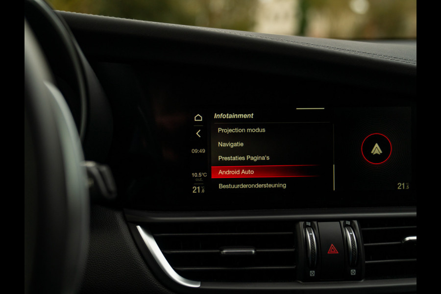 Alfa Romeo Giulia 2.9 V6 Quadrifoglio | Akrapovic | Carbon stoelen | Harman/Kardon | Facelift | Adapt. cruise