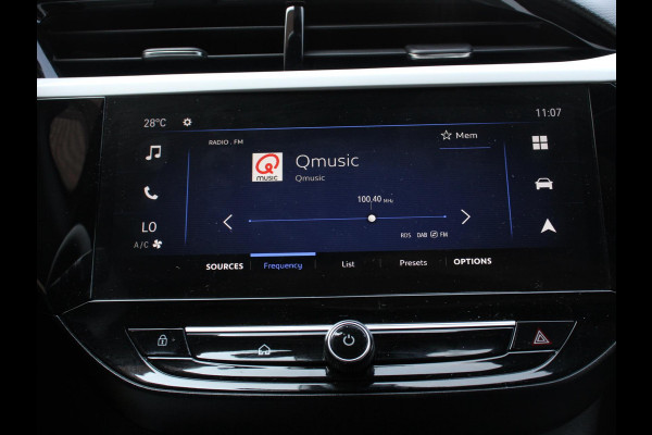 Opel Corsa 1.2 100pk Turbo Elegance Sky Panorama dak Stuurverwarming Climate control Cruise control LED Stoelverwarming Camera Navigatie Apple Carplay/ Android Auto