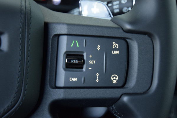 Land Rover Defender 4.4 P635 110 Octa
