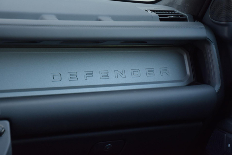 Land Rover Defender 4.4 P635 110 Octa