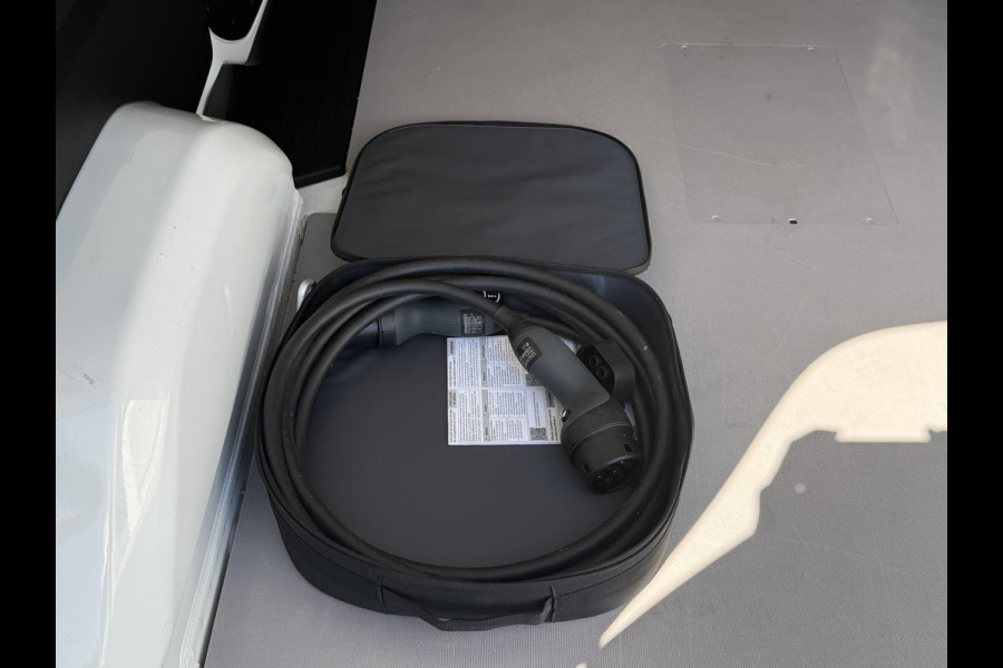 Mercedes-Benz eCitan 51 kWh / L2H1 / TREKHAAK / 3-ZITS / **7.812 KM!!** / CAMERA / CRUISE / ECC / CARPLAY