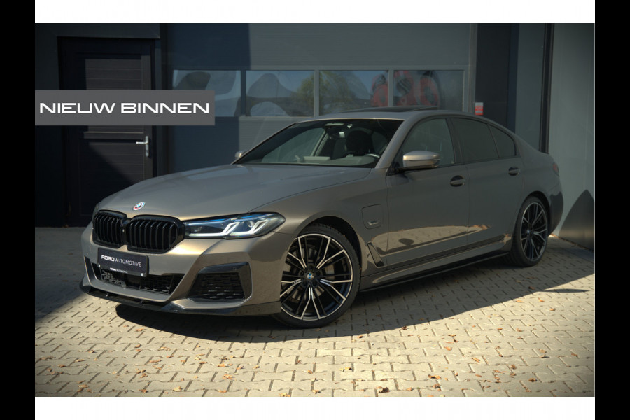 BMW 5 Serie 520e Business Edition Plus M Sport | M Performance | Alvitgrau | Panoramadak | Laser | Stoelverwarming | Stuurverwarming | Camera | Adaptive Cruise Control | Apple Carplay | Navigatie | Elektrische Stoelen | SOH 89%