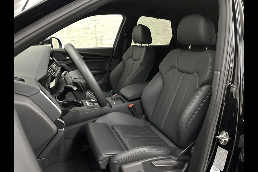 Audi Q5 50 TFSI e 300PK | Luchtvering | B&O Sound | Leder | Carbon | Sportstoelen | Carplay | Zwarte Hemel | Standkachel | Stoelverwarming | 3-Zone Clima | Black-Optic | Zonwering | Virtual Cockpit | LED | Autom. Achterklep | Bovag Garantie |