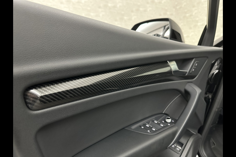Audi Q5 50 TFSI e 300PK | Luchtvering | B&O Sound | Leder | Carbon | Sportstoelen | Carplay | Zwarte Hemel | Standkachel | Stoelverwarming | 3-Zone Clima | Black-Optic | Zonwering | Virtual Cockpit | LED | Autom. Achterklep | Bovag Garantie |