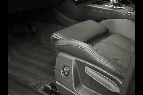 Audi Q5 50 TFSI e 300PK | Luchtvering | B&O Sound | Leder | Carbon | Sportstoelen | Carplay | Zwarte Hemel | Standkachel | Stoelverwarming | 3-Zone Clima | Black-Optic | Zonwering | Virtual Cockpit | LED | Autom. Achterklep | Bovag Garantie |