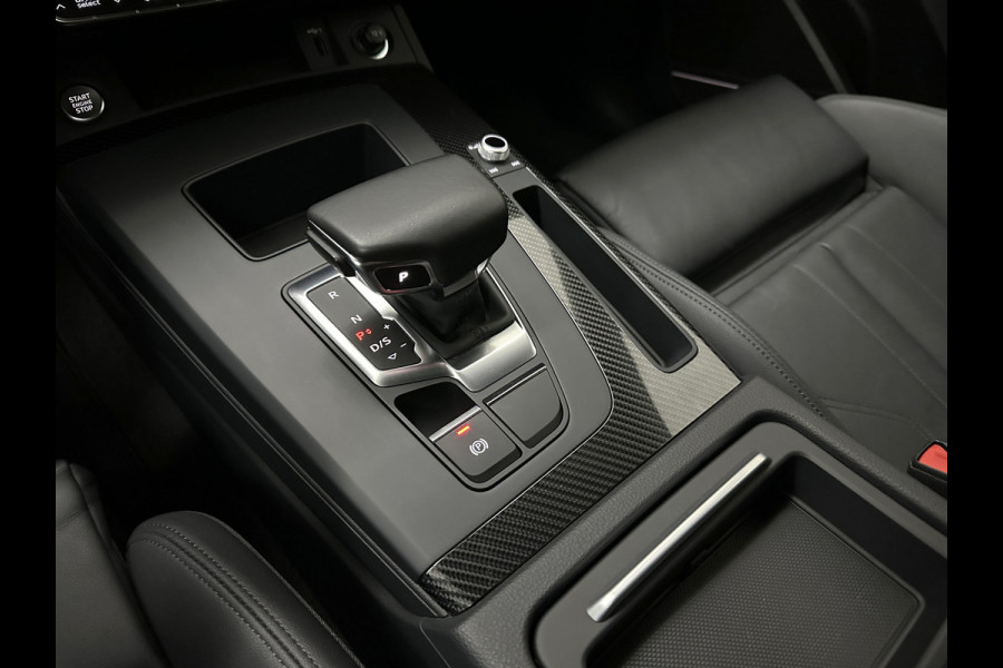 Audi Q5 50 TFSI e 300PK | Luchtvering | B&O Sound | Leder | Carbon | Sportstoelen | Carplay | Zwarte Hemel | Standkachel | Stoelverwarming | 3-Zone Clima | Black-Optic | Zonwering | Virtual Cockpit | LED | Autom. Achterklep | Bovag Garantie |
