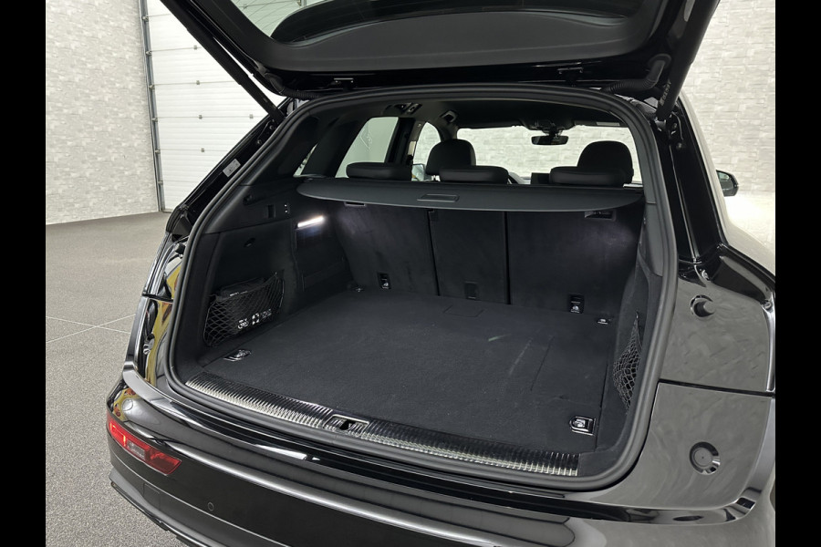 Audi Q5 50 TFSI e 300PK | Luchtvering | B&O Sound | Leder | Carbon | Sportstoelen | Carplay | Zwarte Hemel | Standkachel | Stoelverwarming | 3-Zone Clima | Black-Optic | Zonwering | Virtual Cockpit | LED | Autom. Achterklep | Bovag Garantie |
