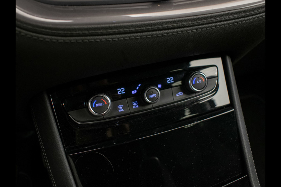 Opel Grandland X 1.2 Turbo Innovation Sport (APPLE CARPLAY,NAVI,CAMERA,CLIMATE,CRUISE,GETINT,LED,SPORTSTOELEN,LM VELGEN)