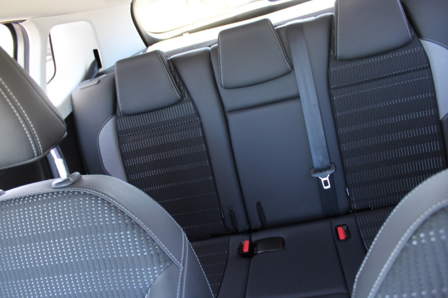 Peugeot 2008 1.2 PureTech Allure automaat BOMVOL OPTIES GOED ONDERHOUDEN