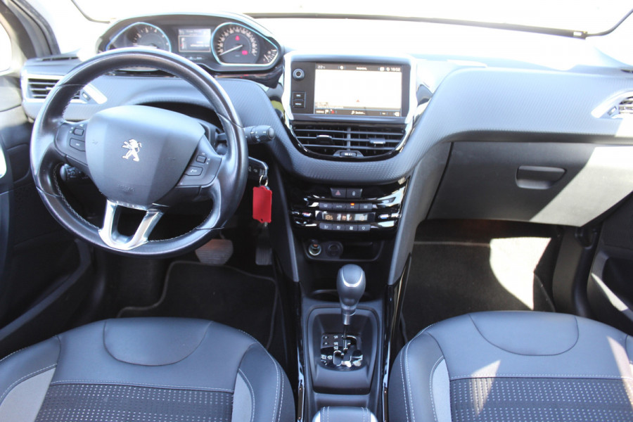 Peugeot 2008 1.2 PureTech Allure automaat BOMVOL OPTIES GOED ONDERHOUDEN