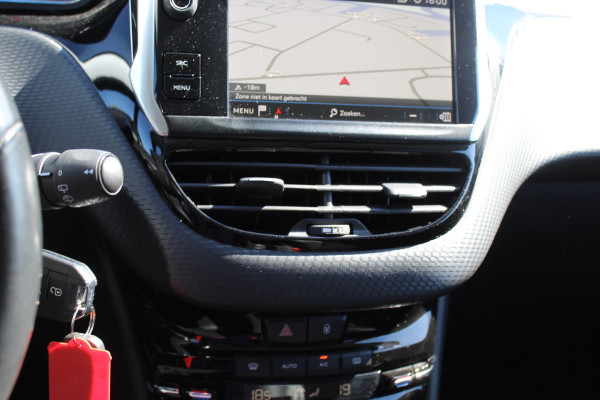 Peugeot 2008 1.2 PureTech Allure automaat BOMVOL OPTIES GOED ONDERHOUDEN