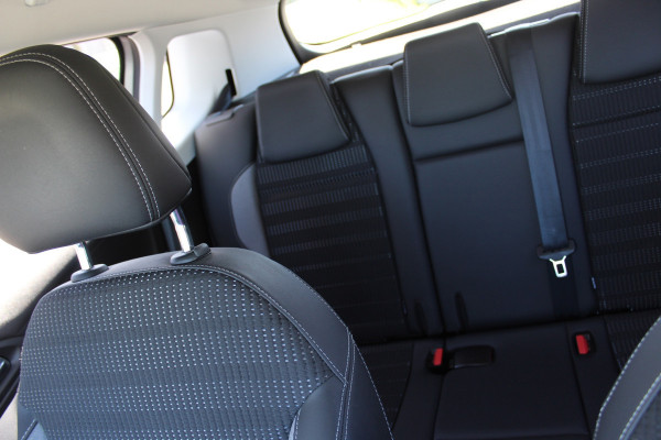 Peugeot 2008 1.2 PureTech Allure automaat BOMVOL OPTIES GOED ONDERHOUDEN