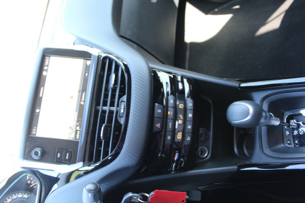 Peugeot 2008 1.2 PureTech Allure automaat BOMVOL OPTIES GOED ONDERHOUDEN
