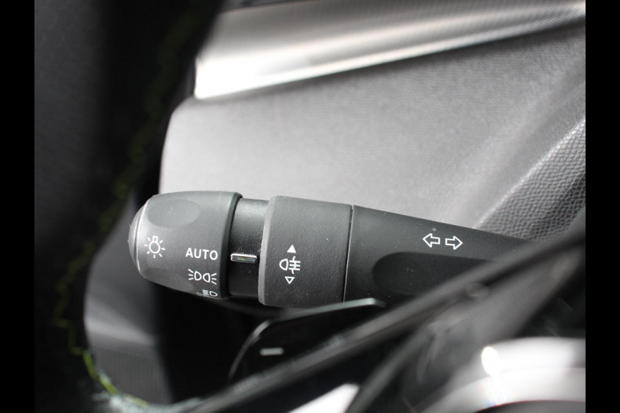 Peugeot 308 1.2 PureTech GT DEMO !  Climate control Adaptive cruise control Parkeersensoren Achteruitrijcamera Navigatie LED Apple Carplay/ Android Auto