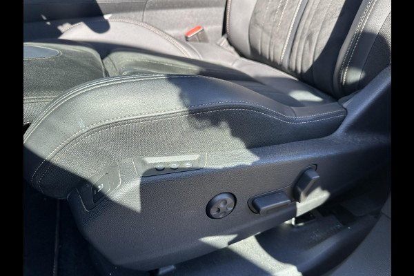 Peugeot 3008 1.6 HYbrid 225 GT Pack Business BOMVOL! | BLACKPACK | ACHTERUITRIJCAMERA | MASSAGE STOELEN | STOELVERWARMING | GEHEUGEN STOELEN | APPLECARPLAY | ELEKT. ACHTERKLEP | FOCAL AUDIO | DODEHOEK | KEYLESS | ADAP. CRUISE | RIJKLAAR MET 12 MND BOVAG GARANTIE |