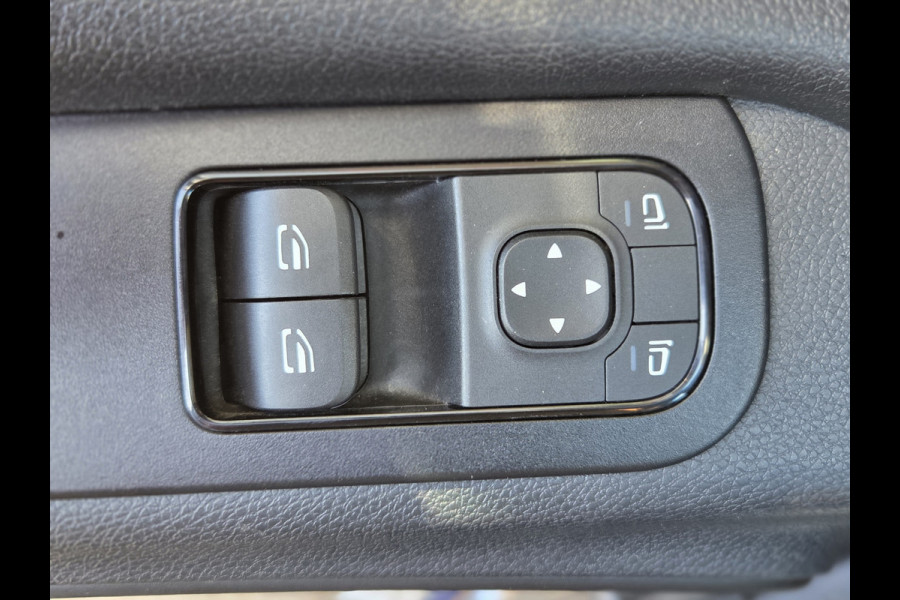 Mercedes-Benz Sprinter Pick-up 150Pk CDI Dubbel Cabine 6-pers. Automaat Trekhaak Cruisecontrol Airco