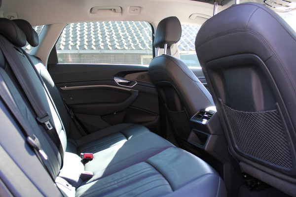 Audi e-tron e-tron 50 quattro Launch SOh 94.2% 71 kWh PANO LEER LED 68000KM!!!