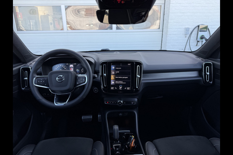 Volvo XC40 1.5 T4 Recharge R-Design | CarPlay | Camera | Keyless | LED | DAB+ | 19 inch