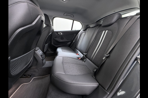 BMW 1-serie 118i Autom. Sport-Line Navi Ecc Live cockpit pro Sportstoelen Apple Carplay Android Auto Cruise Control Pdc Business Ed. Plus DAB Lmv 17" Adap.Led Regen-Lichtsensor Isofix 1e Eigenaar Origineel Nederlandse Auto Dealeronderhouden