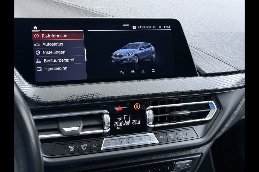 BMW 1-serie 118i Autom. Sport-Line Navi Ecc Live cockpit pro Sportstoelen Apple Carplay Android Auto Cruise Control Pdc Business Ed. Plus DAB Lmv 17" Adap.Led Regen-Lichtsensor Isofix 1e Eigenaar Origineel Nederlandse Auto Dealeronderhouden