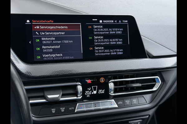BMW 1-serie 118i Autom. Sport-Line Navi Ecc Live cockpit pro Sportstoelen Apple Carplay Android Auto Cruise Control Pdc Business Ed. Plus DAB Lmv 17" Adap.Led Regen-Lichtsensor Isofix 1e Eigenaar Origineel Nederlandse Auto Dealeronderhouden