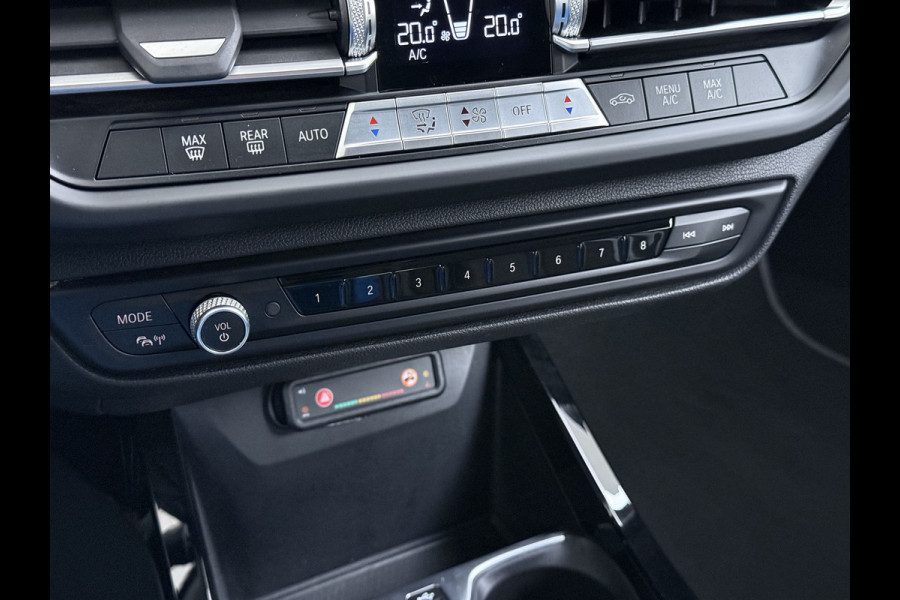 BMW 1-serie 118i Autom. Sport-Line Navi Ecc Live cockpit pro Sportstoelen Apple Carplay Android Auto Cruise Control Pdc Business Ed. Plus DAB Lmv 17" Adap.Led Regen-Lichtsensor Isofix 1e Eigenaar Origineel Nederlandse Auto Dealeronderhouden