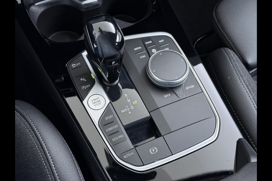 BMW 1-serie 118i Autom. Sport-Line Navi Ecc Live cockpit pro Sportstoelen Apple Carplay Android Auto Cruise Control Pdc Business Ed. Plus DAB Lmv 17" Adap.Led Regen-Lichtsensor Isofix 1e Eigenaar Origineel Nederlandse Auto Dealeronderhouden