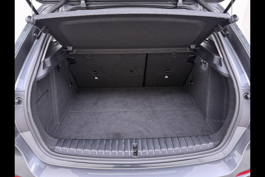 BMW 1-serie 118i Autom. Sport-Line Navi Ecc Live cockpit pro Sportstoelen Apple Carplay Android Auto Cruise Control Pdc Business Ed. Plus DAB Lmv 17" Adap.Led Regen-Lichtsensor Isofix 1e Eigenaar Origineel Nederlandse Auto Dealeronderhouden