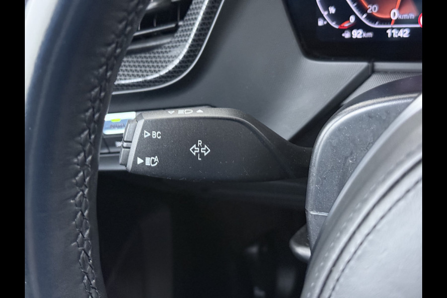 BMW 1-serie 118i Autom. Sport-Line Navi Ecc Live cockpit pro Sportstoelen Apple Carplay Android Auto Cruise Control Pdc Business Ed. Plus DAB Lmv 17" Adap.Led Regen-Lichtsensor Isofix 1e Eigenaar Origineel Nederlandse Auto Dealeronderhouden