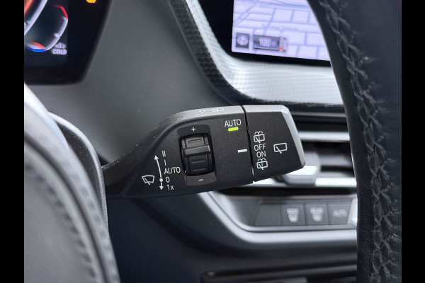 BMW 1-serie 118i Autom. Sport-Line Navi Ecc Live cockpit pro Sportstoelen Apple Carplay Android Auto Cruise Control Pdc Business Ed. Plus DAB Lmv 17" Adap.Led Regen-Lichtsensor Isofix 1e Eigenaar Origineel Nederlandse Auto Dealeronderhouden