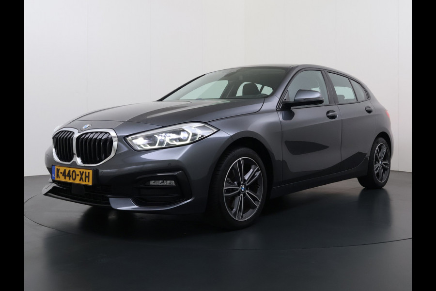 BMW 1-serie 118i Autom. Sport-Line Navi Ecc Live cockpit pro Sportstoelen Apple Carplay Android Auto Cruise Control Pdc Business Ed. Plus DAB Lmv 17" Adap.Led Regen-Lichtsensor Isofix 1e Eigenaar Origineel Nederlandse Auto Dealeronderhouden