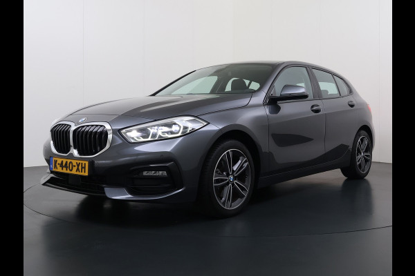 BMW 1-serie 118i Autom. Sport-Line Navi Ecc Live cockpit pro Sportstoelen Apple Carplay Android Auto Cruise Control Pdc Business Ed. Plus DAB Lmv 17" Adap.Led Regen-Lichtsensor Isofix 1e Eigenaar Origineel Nederlandse Auto Dealeronderhouden