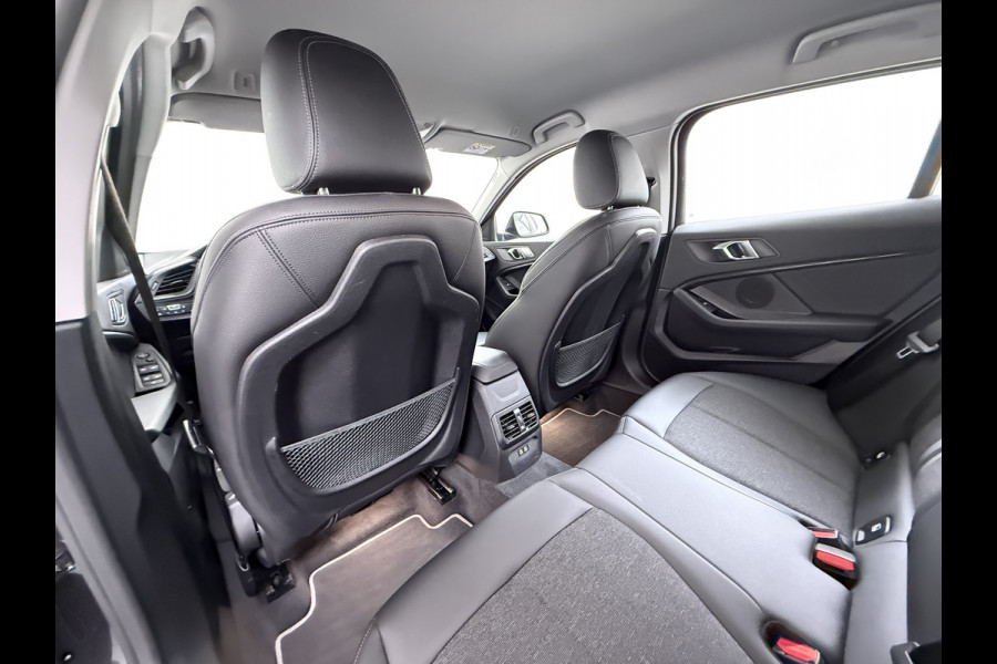 BMW 1-serie 118i Autom. Sport-Line Navi Ecc Live cockpit pro Sportstoelen Apple Carplay Android Auto Cruise Control Pdc Business Ed. Plus DAB Lmv 17" Adap.Led Regen-Lichtsensor Isofix 1e Eigenaar Origineel Nederlandse Auto Dealeronderhouden
