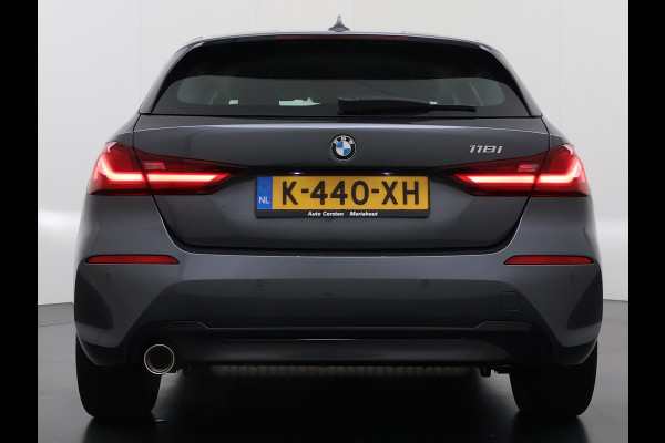 BMW 1-serie 118i Autom. Sport-Line Navi Ecc Live cockpit pro Sportstoelen Apple Carplay Android Auto Cruise Control Pdc Business Ed. Plus DAB Lmv 17" Adap.Led Regen-Lichtsensor Isofix 1e Eigenaar Origineel Nederlandse Auto Dealeronderhouden