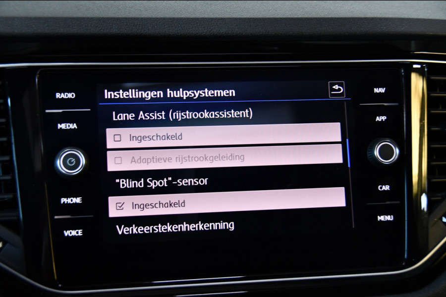 Volkswagen T-Roc 2.0 TSI 4Motion R Performence Akra Pano