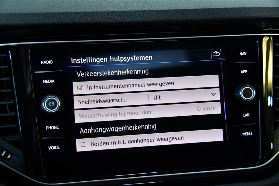 Volkswagen T-Roc 2.0 TSI 4Motion R Performence Akra Pano
