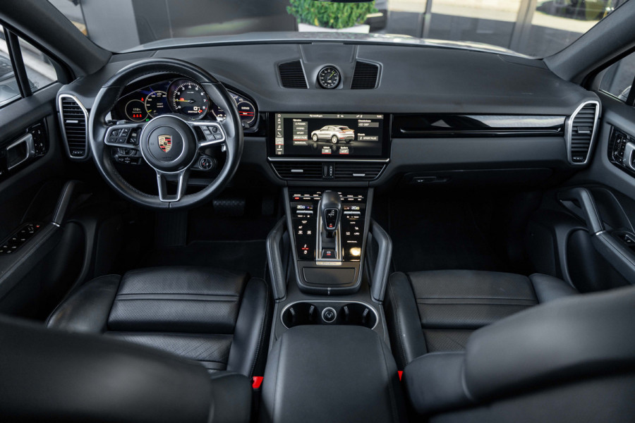 Porsche Cayenne Coupé 3.0 E-Hybrid - Origineel NL | Sport Chrono + | Panorama | Elek. Trekhaak | Bose