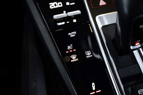 Porsche Cayenne Coupé 3.0 E-Hybrid - Origineel NL | Sport Chrono + | Panorama | Elek. Trekhaak | Bose